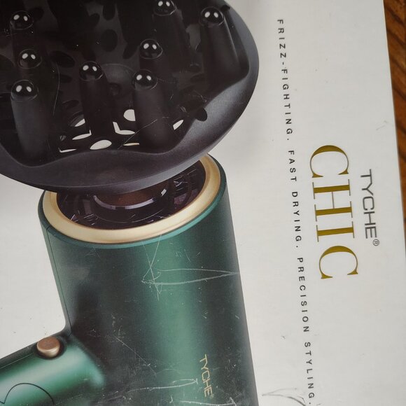 TYCHE CHIC Hair Dryer with 3 attachments - Picture 2 of 7